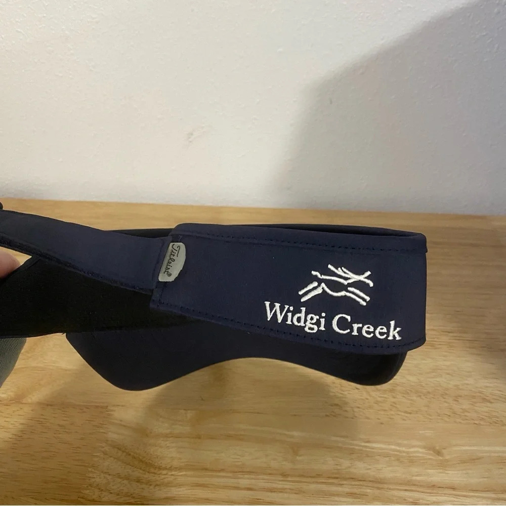 Titleist embroidered navy blue golf visor Widgi Creek - Picture 3 of 5